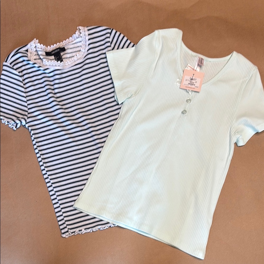 Forever 21 Black and White Short Sleeve Tees